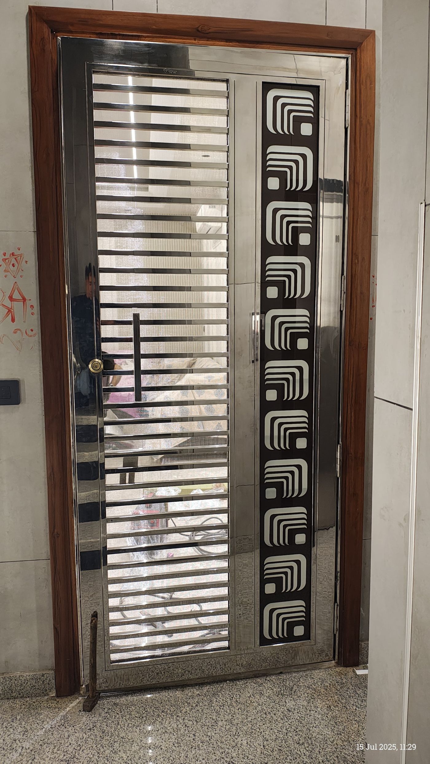 SS Geometric Safety Door — Mirror Finish